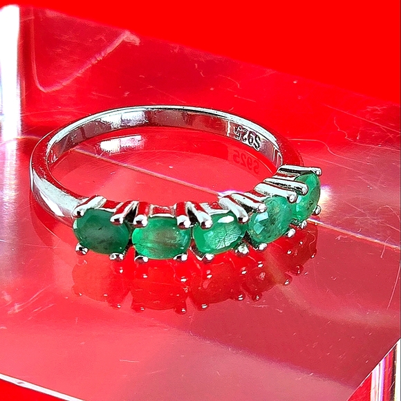 Natural Emerald 4x3mm 925 Sterling Silver Band - Picture 4 of 13